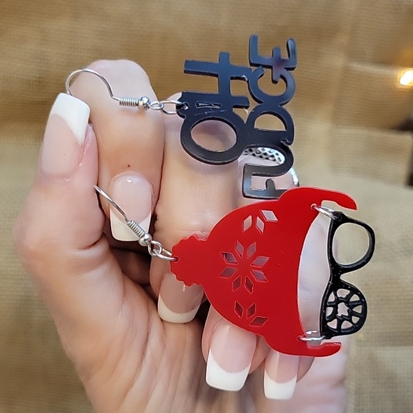 🔥LAST PAIR🔥 Ralphie Red Ryder Drop Earrings - Picture 3 of 6